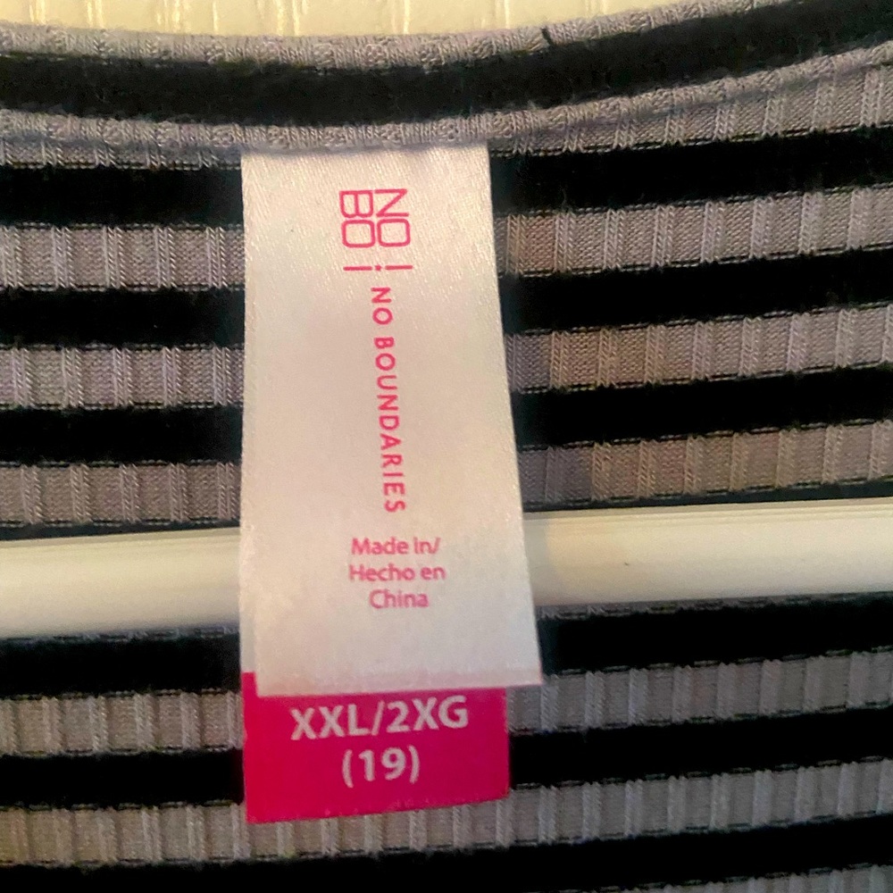 Women shirt, V-neck, criss cross - Picture 3 of 3